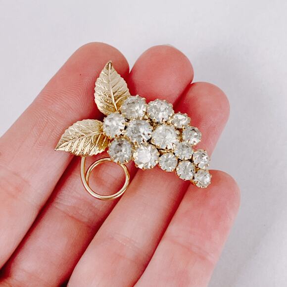 Vintage Mid Century Grape Cluster Brooch Prong Set Clear Rhinestone Grapes Pin - Picture 2 of 9